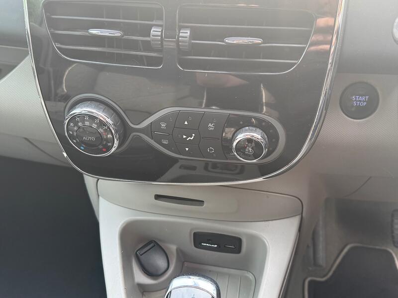 RENAULT ZOE