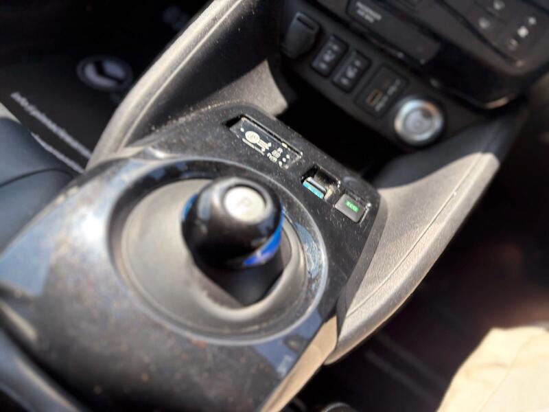 NISSAN LEAF